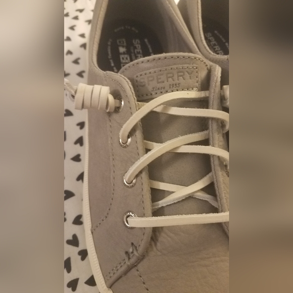 Sperry Gray Casual Sneakers Leather Size 7 Women's New Without box - Picture 2 of 7